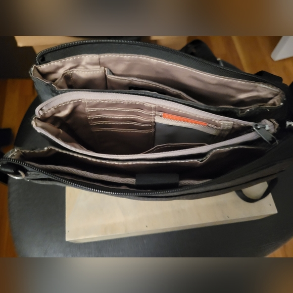 Eagle Creek wallet purse - Picture 2 of 4